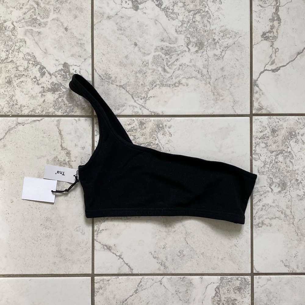 Aritzia • Black Top